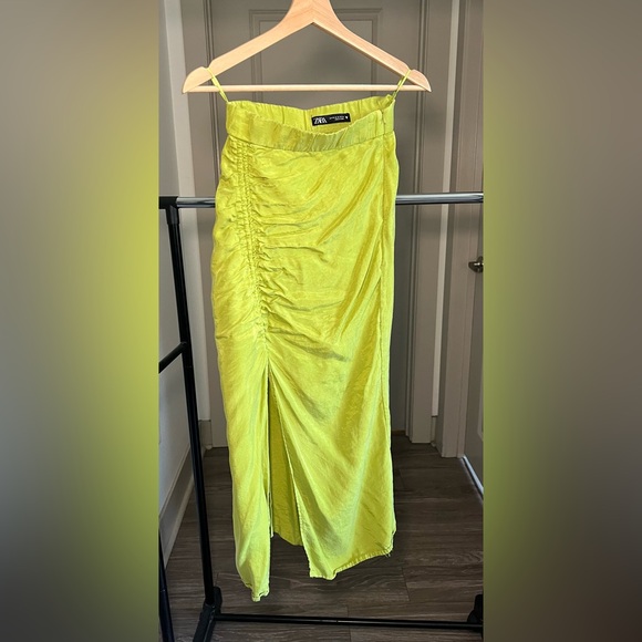 Zara Long Skirt in Lime Green with Slit and Ruching; XS - Picture 3 of 7